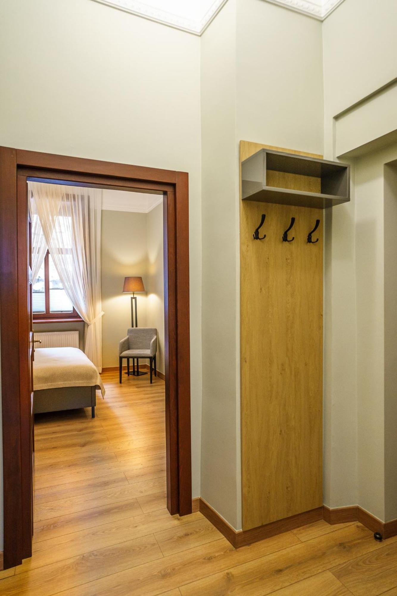 Old Town Ac Apartments Main Raiway Station Krakow Bagian luar foto