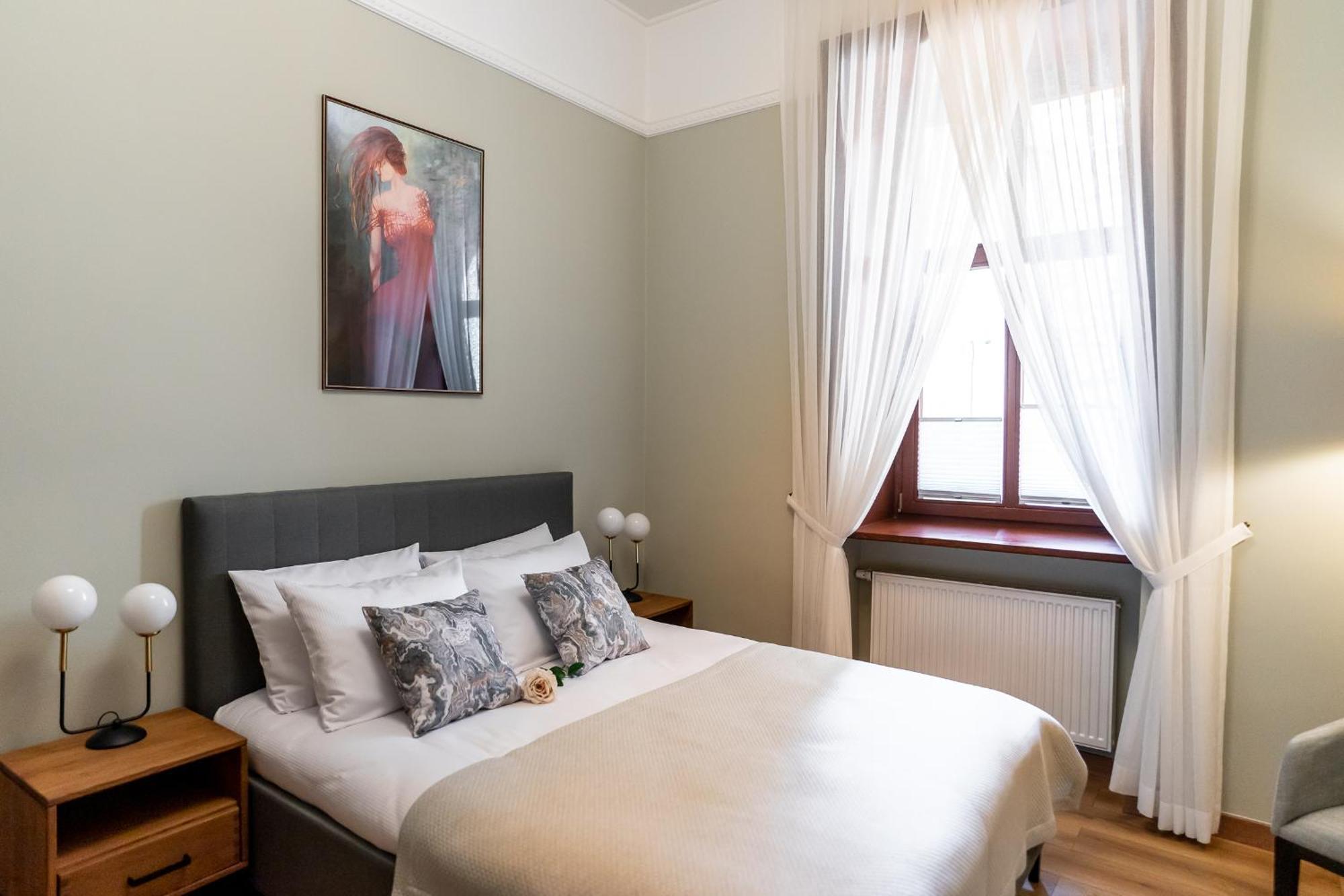 Old Town Ac Apartments Main Raiway Station Krakow Bagian luar foto