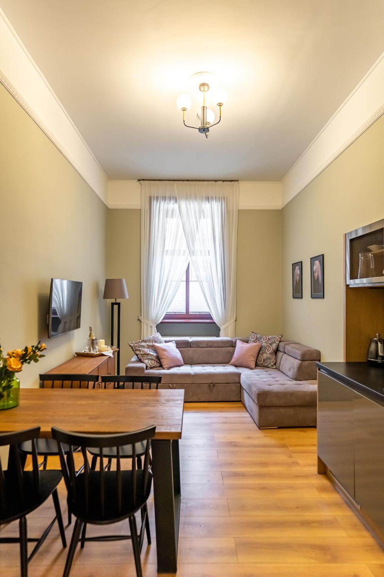 Old Town Ac Apartments Main Raiway Station Krakow Bagian luar foto
